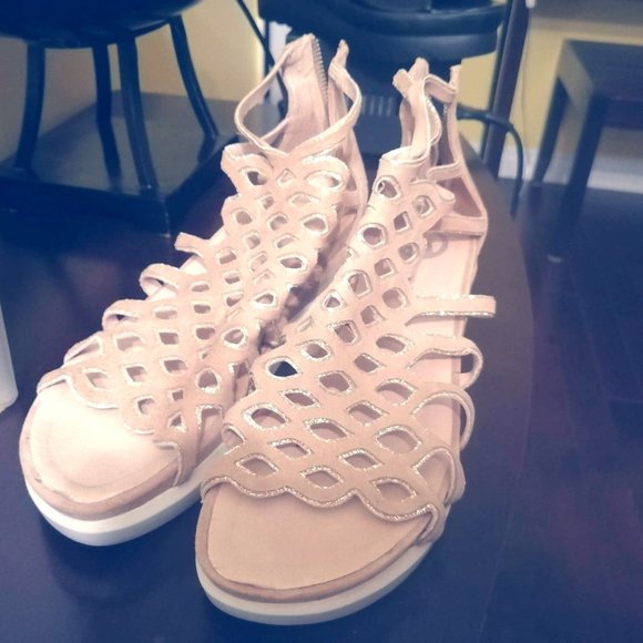 Sandals - Picture 1 of 3